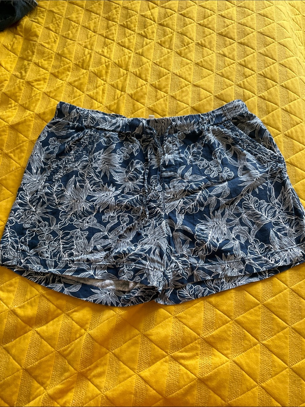 Briggs Womens XL Navy Blue White Tropical Leaf Print Linen Blend Pull On‎ Shorts